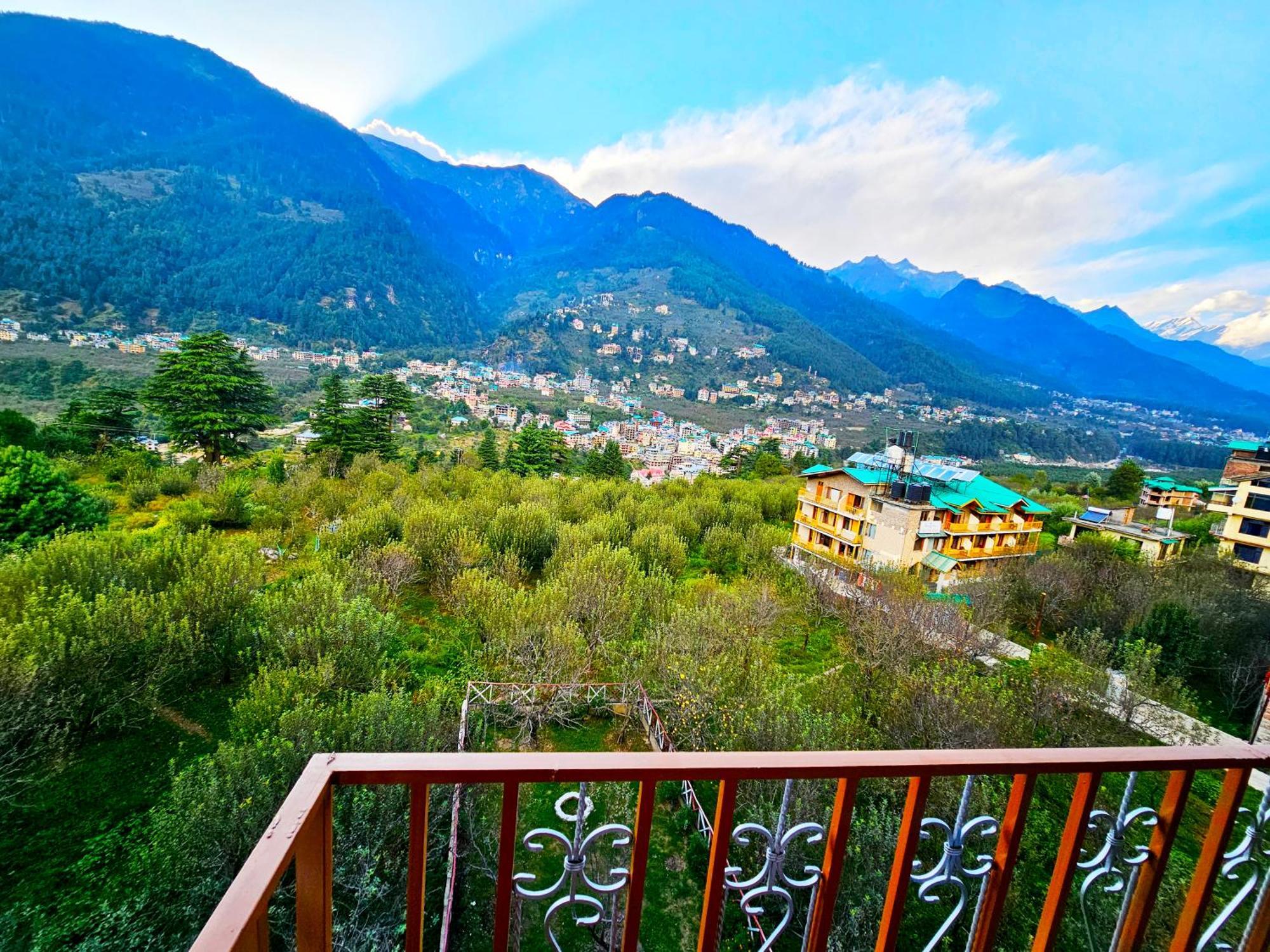 Hotel Marina Heights - Manali (Himachal Pradesh) — Photos 1